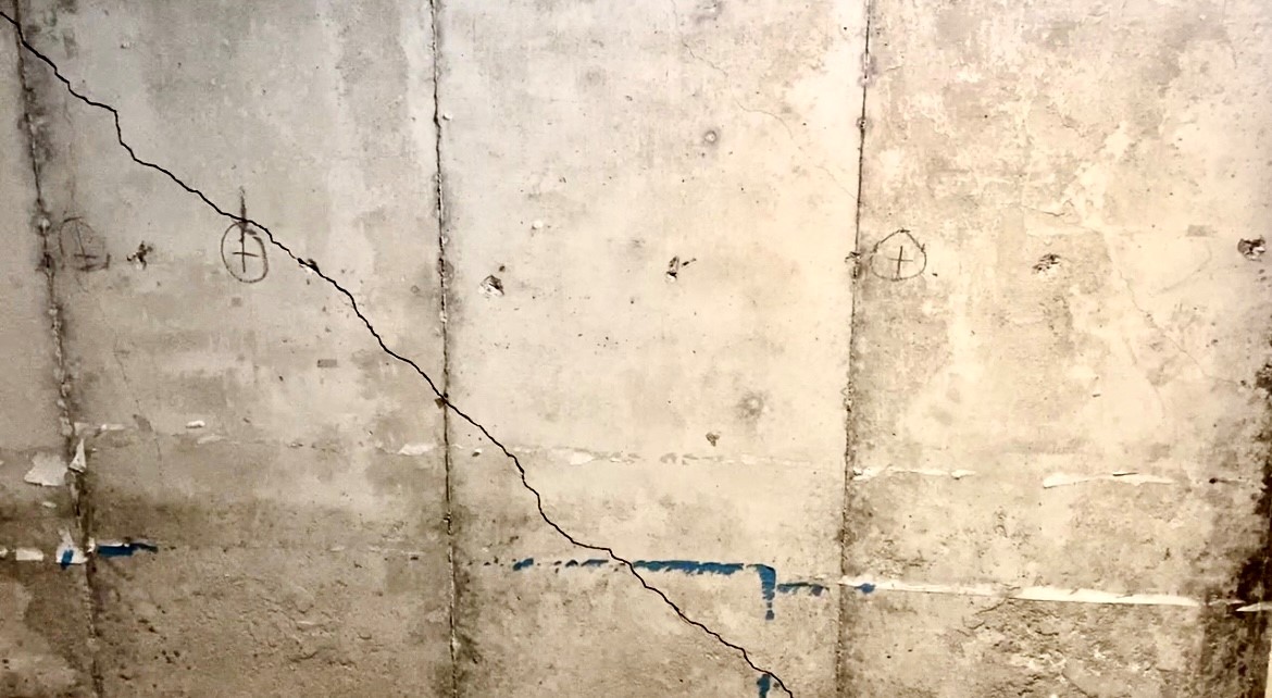 Diagonal Wall Crack - Wall Anchors